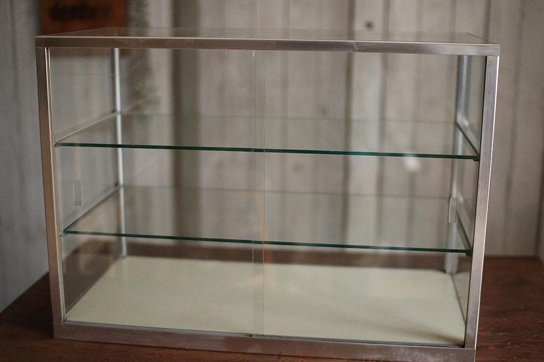 古いアルミフレームの卓上全面ガラスケース 収納棚 キッチン収納 古