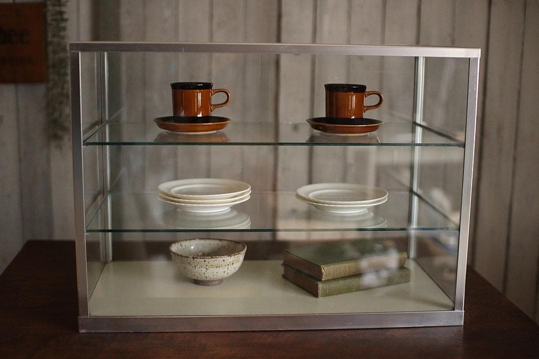古いアルミフレームの卓上全面ガラスケース 収納棚 キッチン収納 古