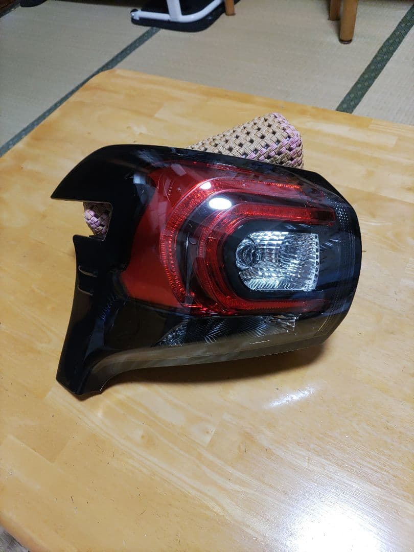 トヨタ「シエンタ」HV170系後期純正左テールランプ 品番81561-52E40