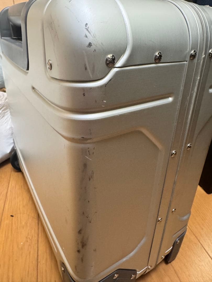 ZERO HALLIBURTON シルバーキャリーケース 29L