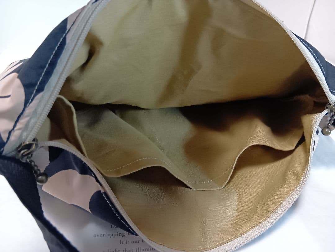 保温保冷ポケット付き♪ボディーバック　両面２ポケット付き♪sea lace