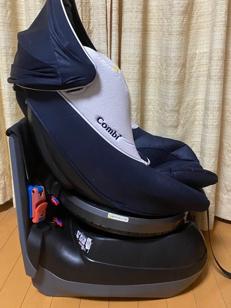 極美品　コンビ クルムーヴ シンプライト トイザらス限定 チャイルドシート