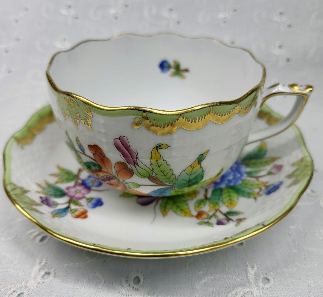 未使用近✨ヘレンド ヴィクトリアブーケ カップ&ソーサー 花 蝶 - メルカリ