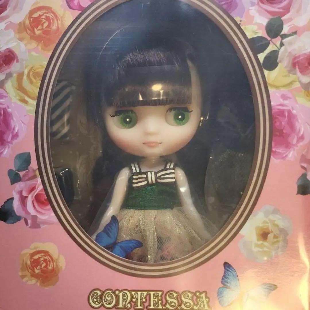 ねこちゃんドール♡双子ちゃん ピンクの小花ワンピースドレス（右側の子）