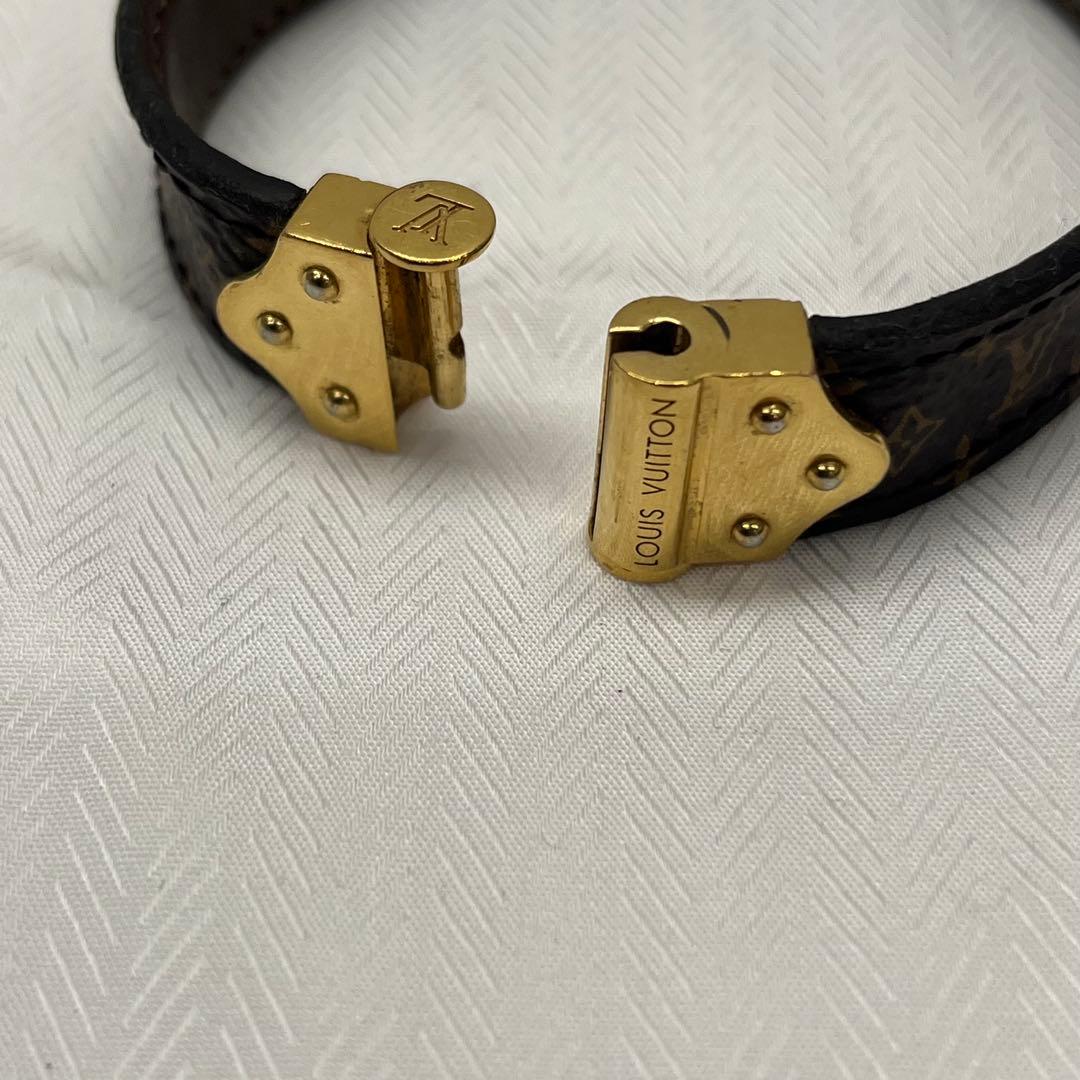 ルイヴィトン モノグラム ブレスレット ゴールド バングル　M6689