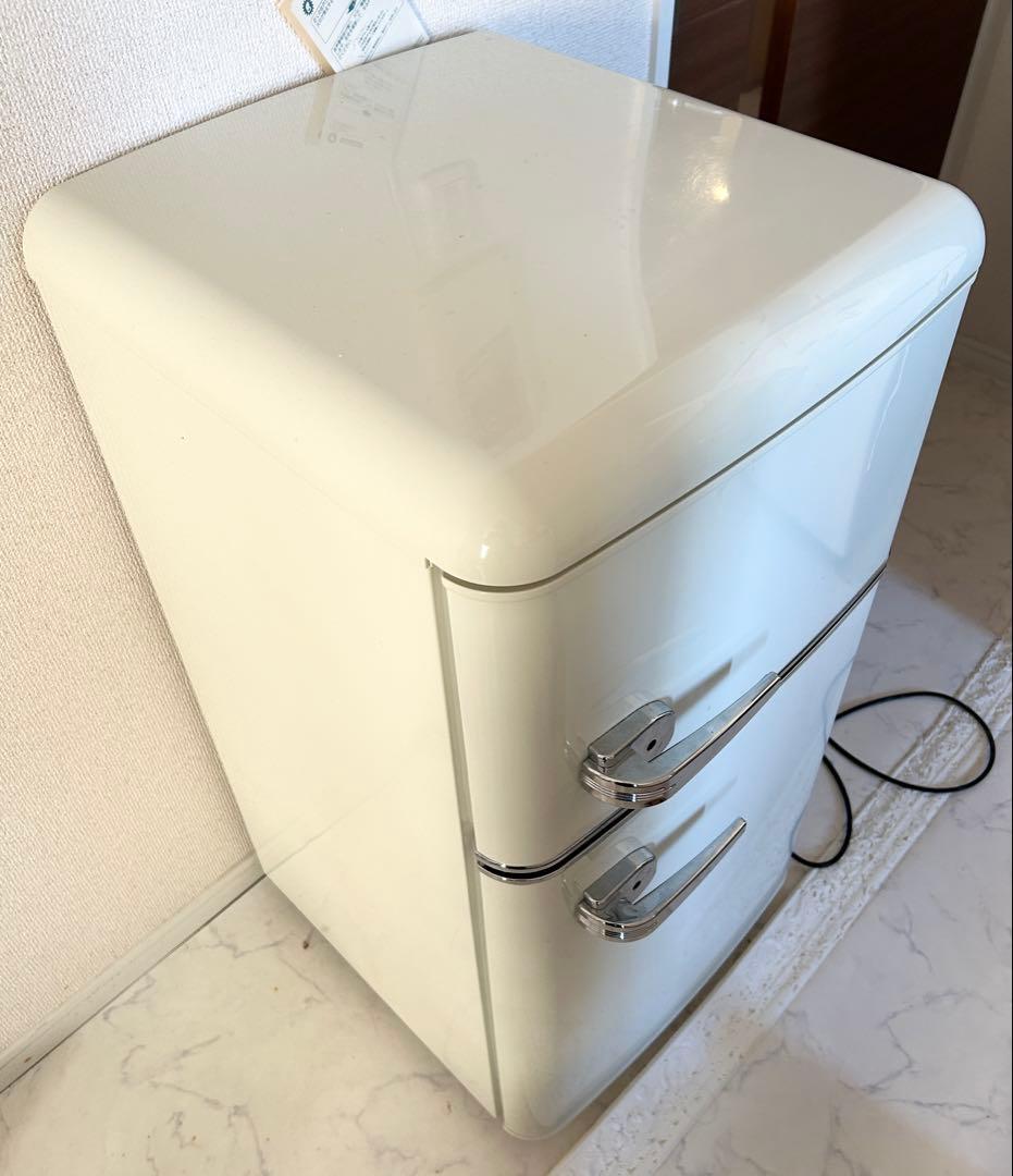 ホワイト 2ドア冷蔵庫 ガラス棚付き シンプルなホワイトデザインの2