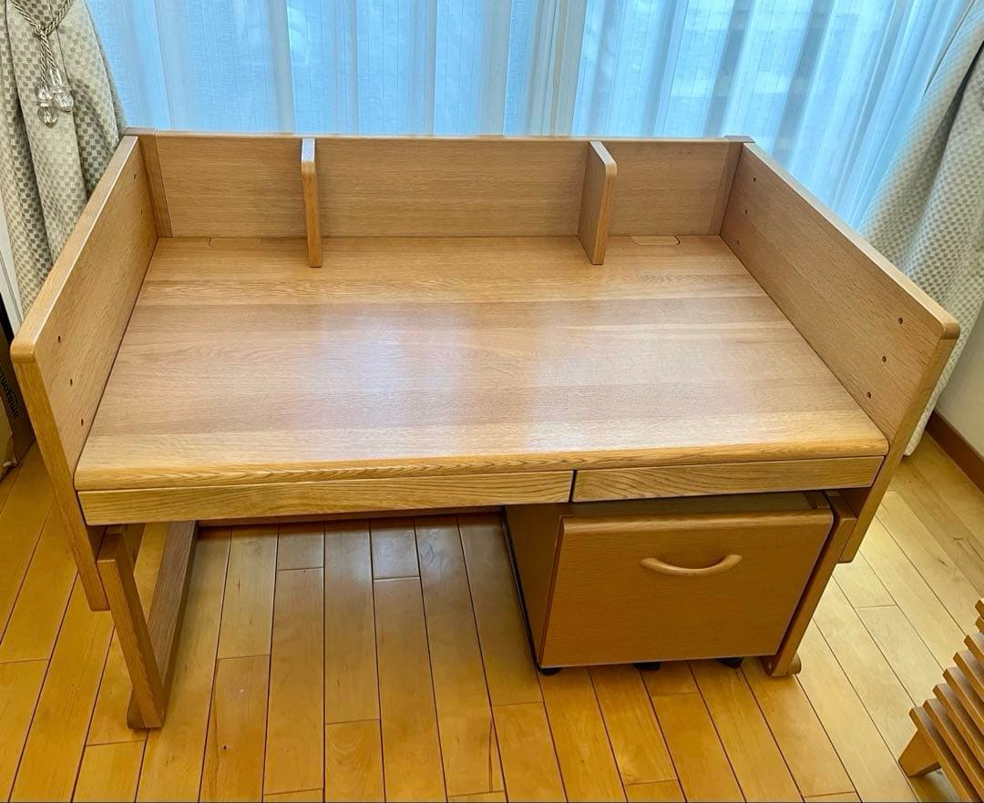 カリモク × ベネッセ 【学習机セット:① 机 】集中できる環境を考えた 学習机