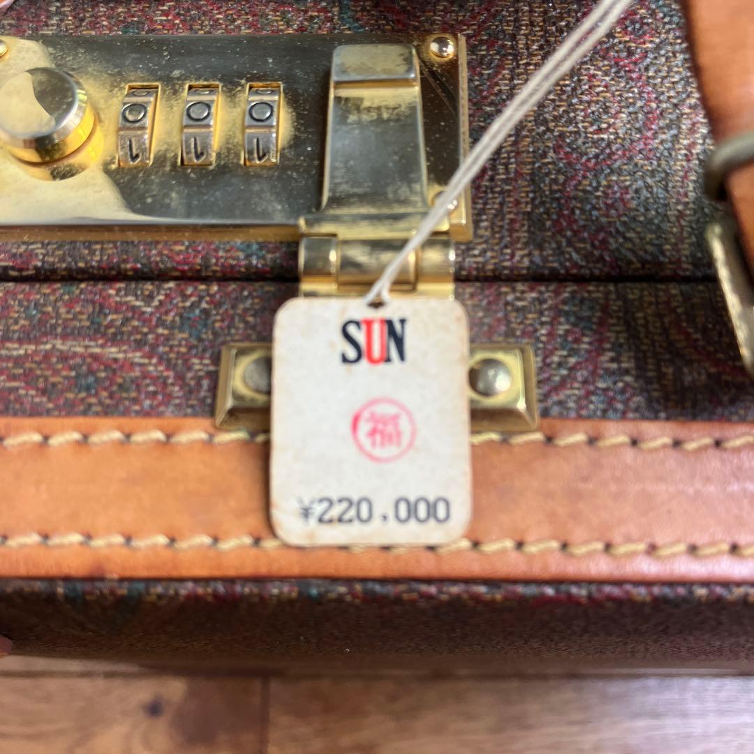 びっくらこいたエトロ　アタッシュケース　ペイズリー柄