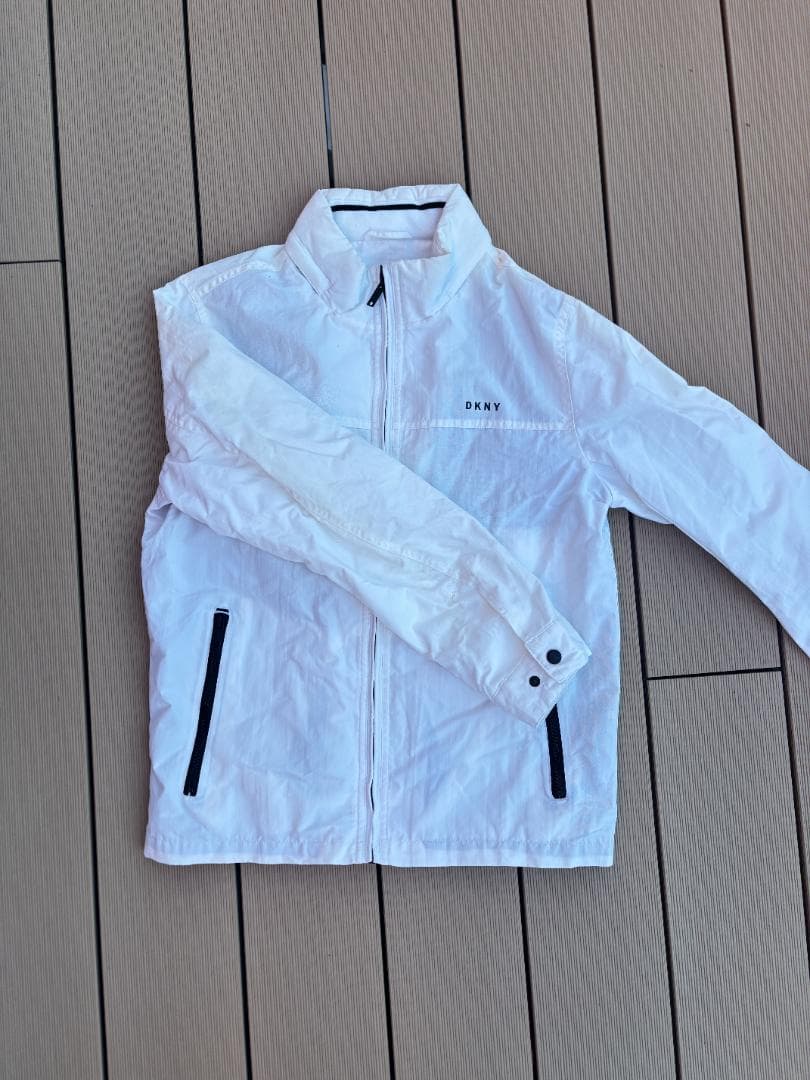 DKNY ホワイト ウィンドブレーカー