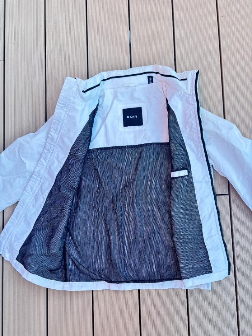 DKNY ホワイト ウィンドブレーカー