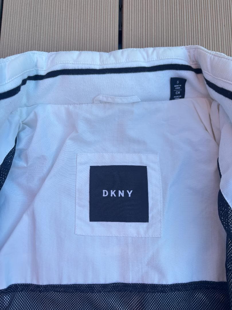DKNY ホワイト ウィンドブレーカー