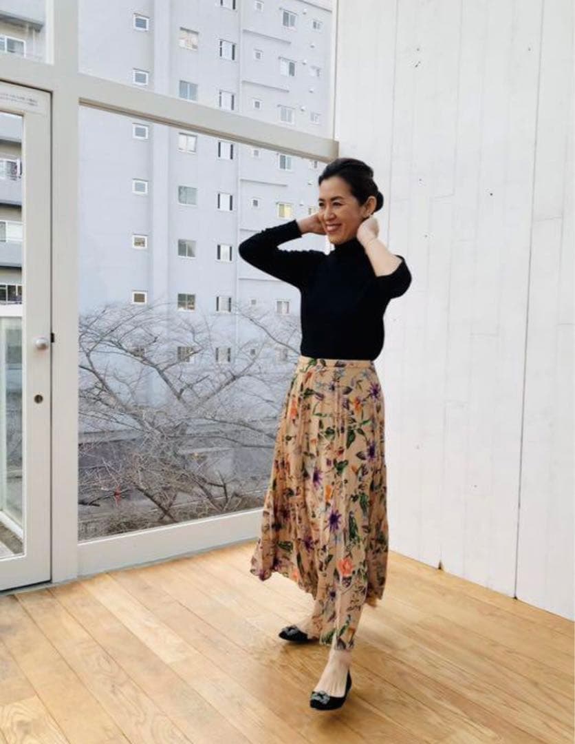 大草直子さん　AMARCオリジナル　プリントプリーツスカート