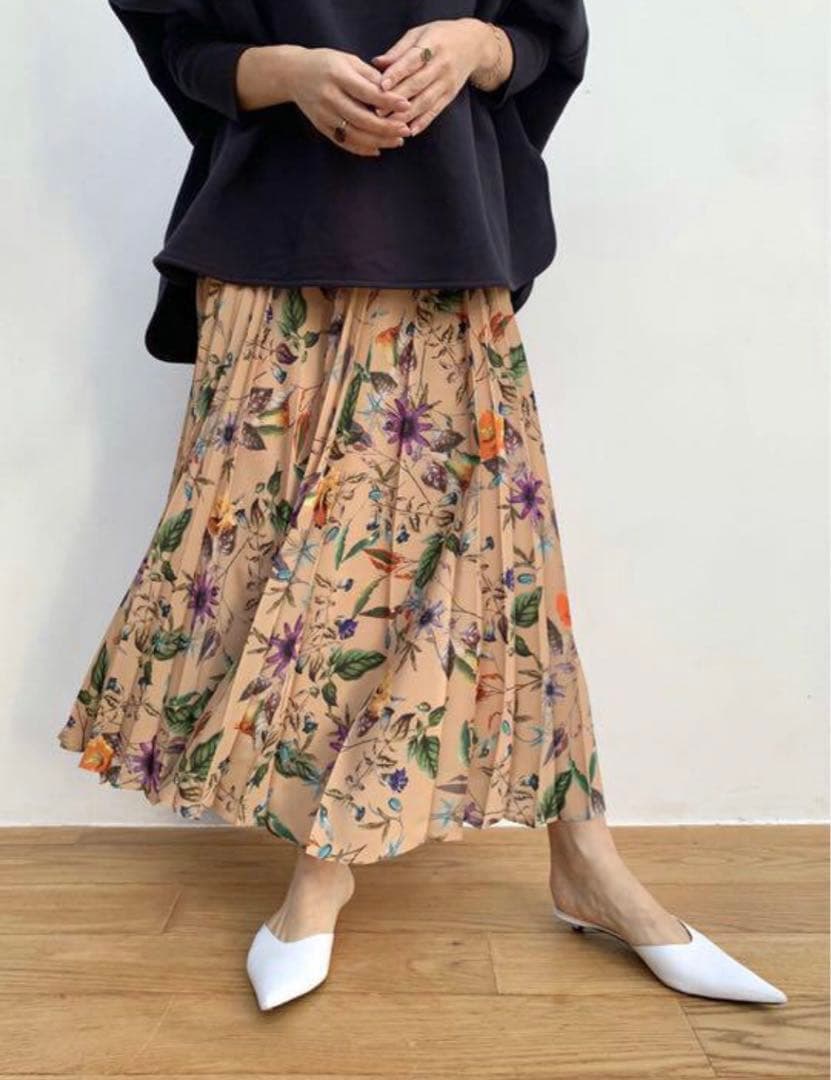 大草直子さん　AMARCオリジナル　プリントプリーツスカート