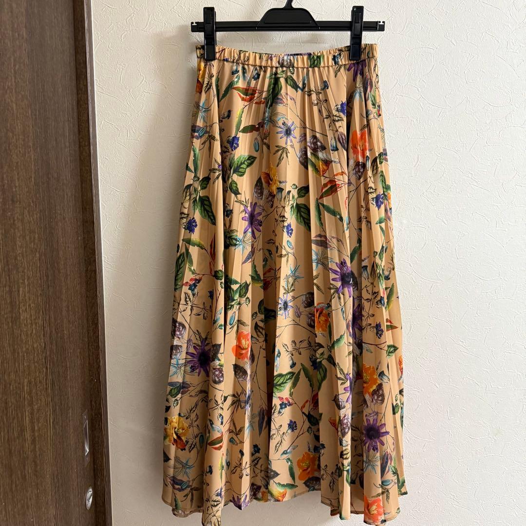 大草直子さん　AMARCオリジナル　プリントプリーツスカート