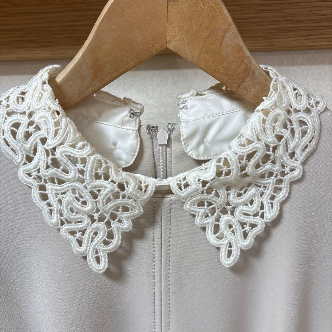 CELFORDセルフォード38 レース襟付きベージュタイトワンピース