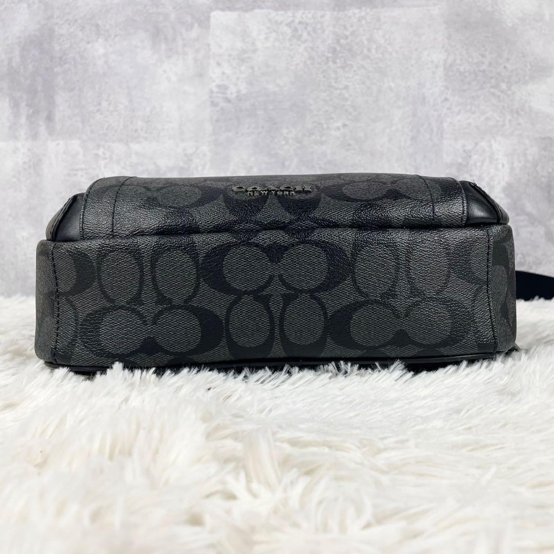 極美品 コーチ PVC ウエストバッグ シグネチャー ロゴ金具 チャーム 黒