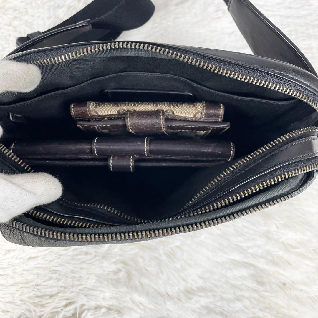 極美品 コーチ PVC ウエストバッグ シグネチャー ロゴ金具 チャーム 黒