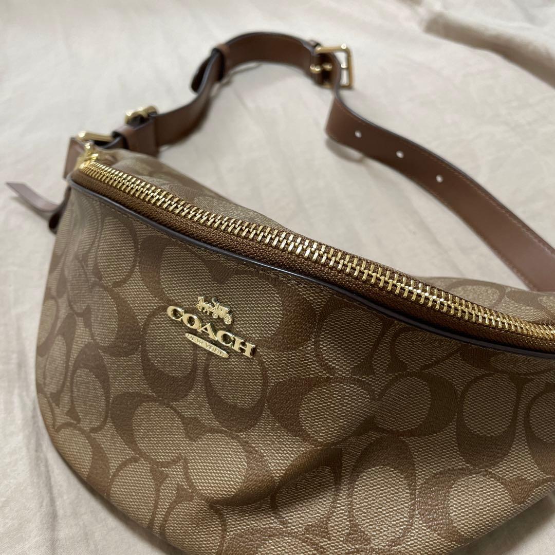 COACH ボディバッグ　ブラウン　ロゴデザイン