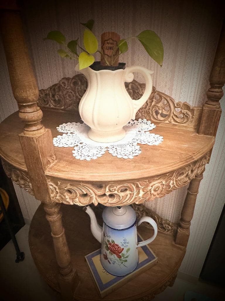 インドネシア　３段　飾り棚　木製　シェルフ　彫刻装飾