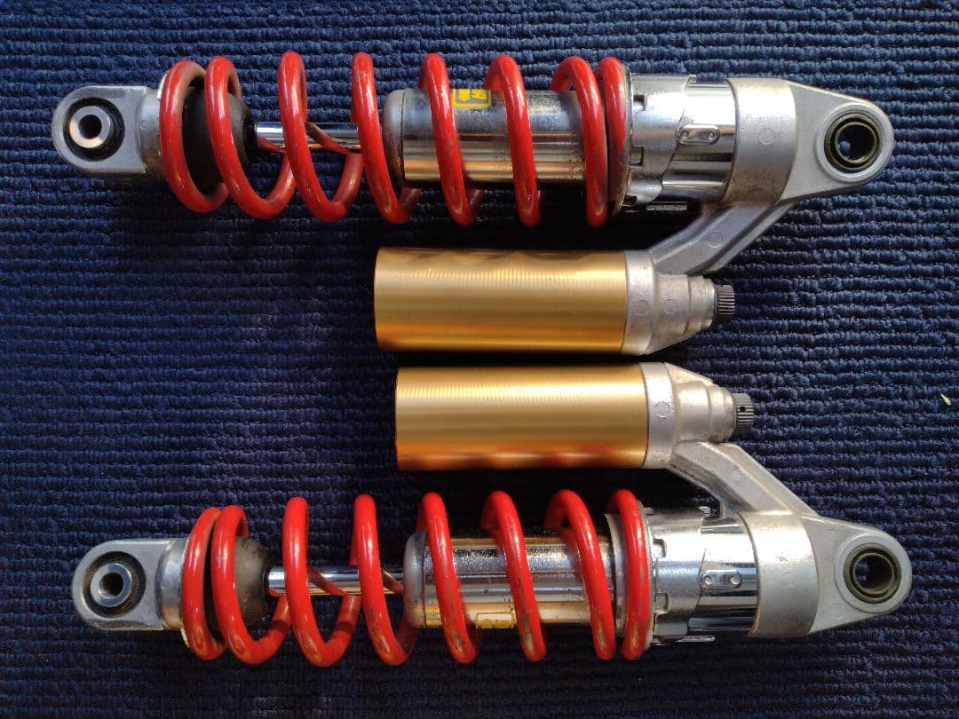 SHOWA サスペンション ショックアブソーバー