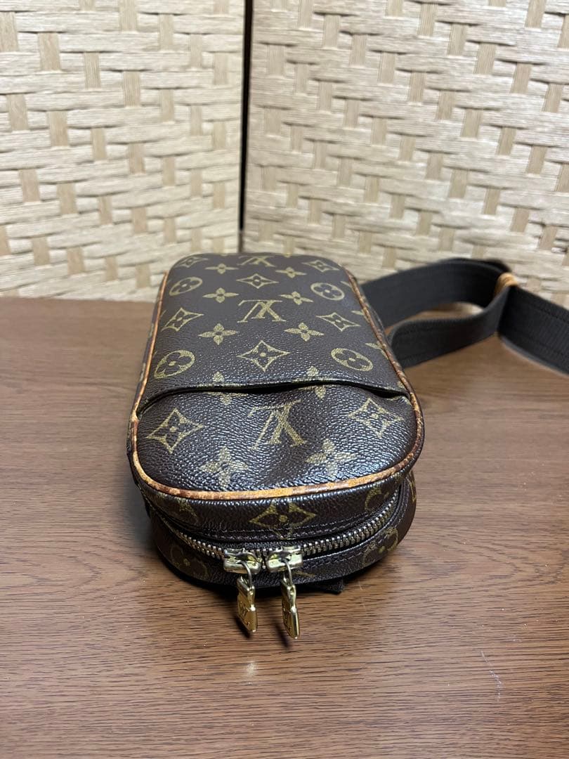 まさ　ルイヴィトン 本物　希少　レア ポシェットガンジュ モノグラム　中古