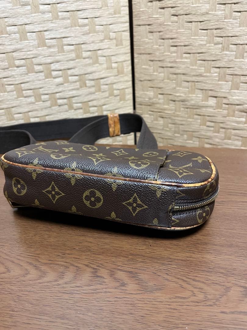 まさ　ルイヴィトン 本物　希少　レア ポシェットガンジュ モノグラム　中古