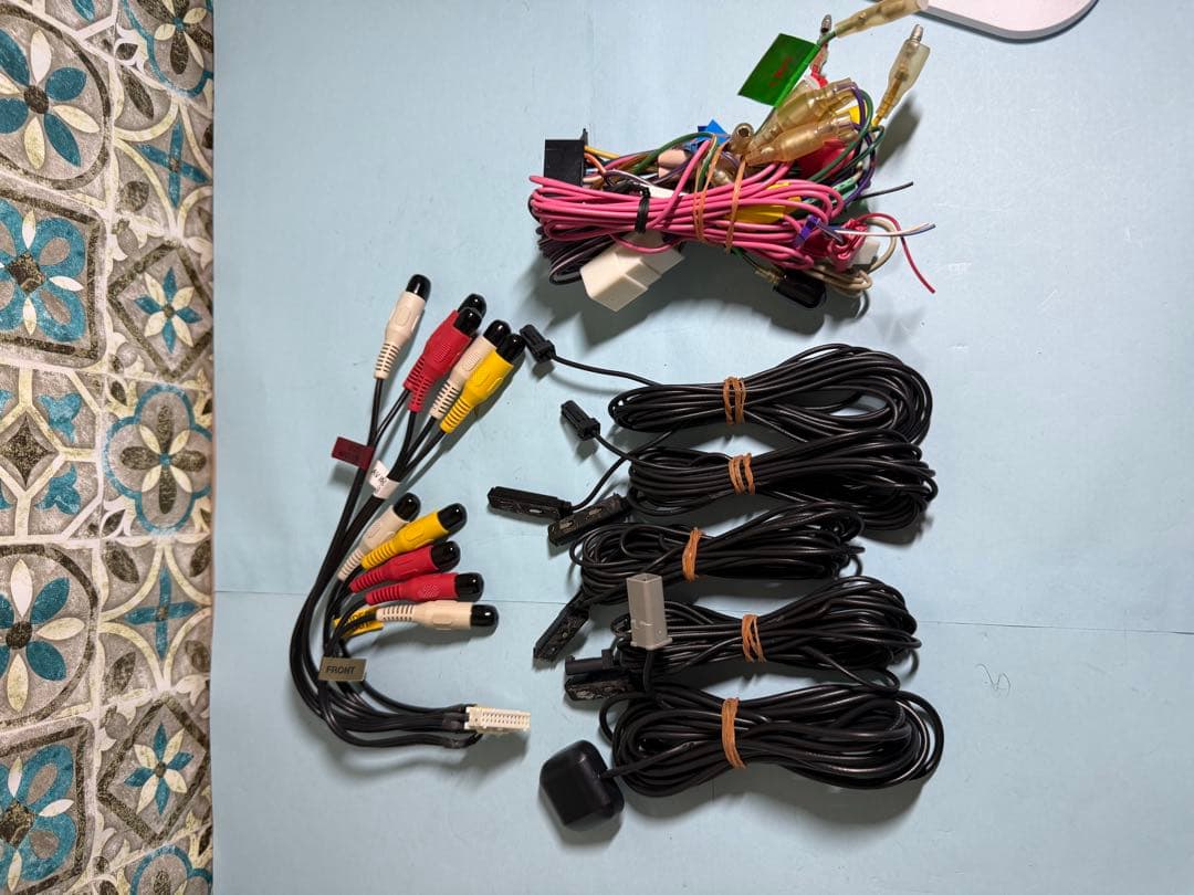 カーナビ KINWOOD- MDV-Z700. 2013.