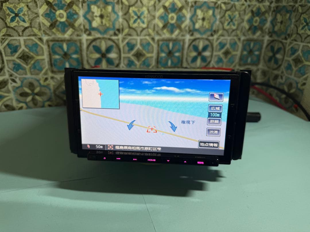 カーナビ KINWOOD- MDV-Z700. 2013.