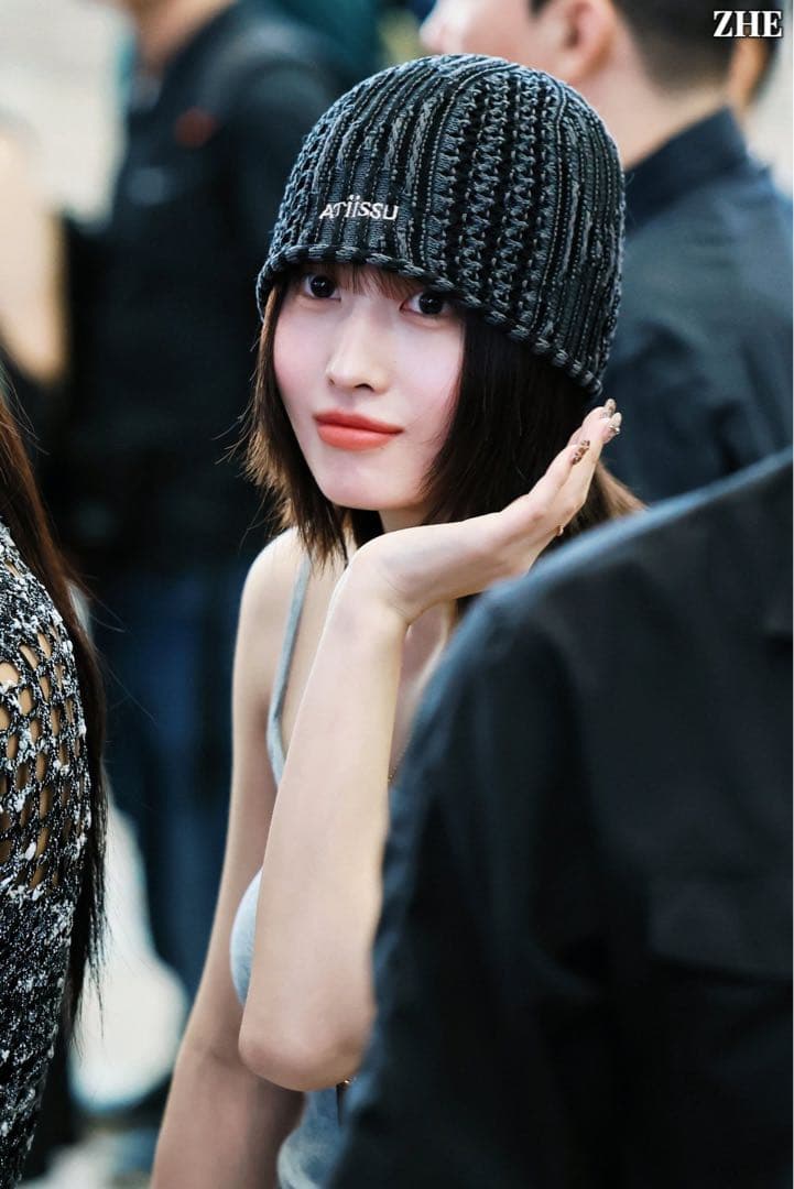 ATiiSSU atiissu ブラック ニット帽 twice モモ着用 - メルカリ