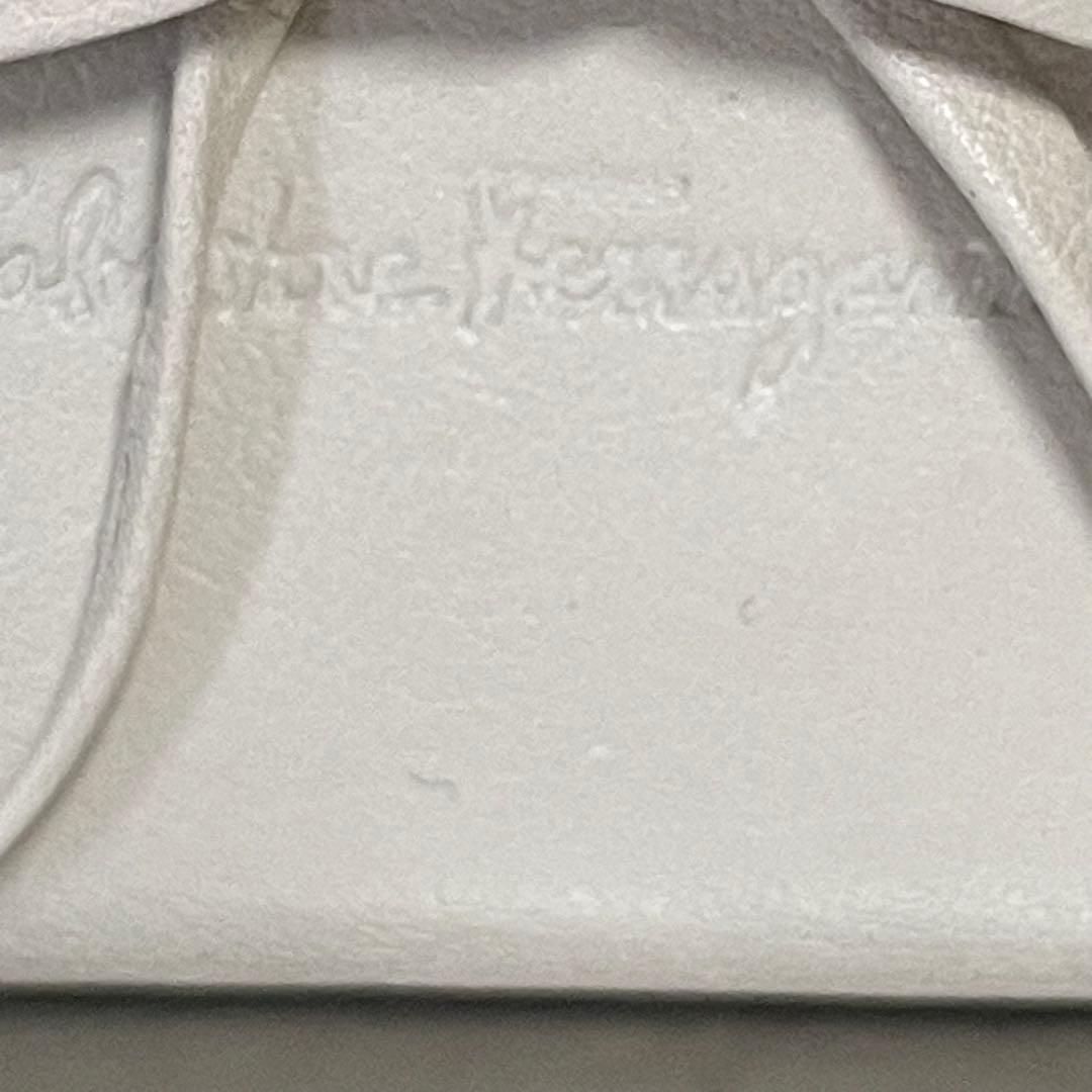 未使用⭐︎サルヴァトーレ フェラガモ　Ferragamo レザー 長財布 リボン