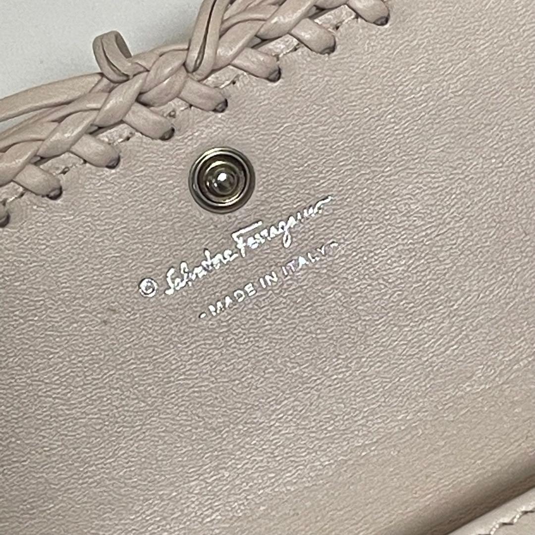 未使用⭐︎サルヴァトーレ フェラガモ　Ferragamo レザー 長財布 リボン