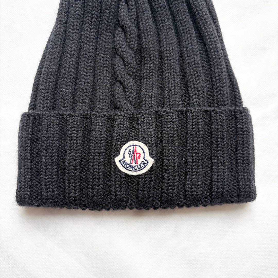 モンクレール ニット帽 ビーニー ケーブル網み ロゴワッペン ブラック