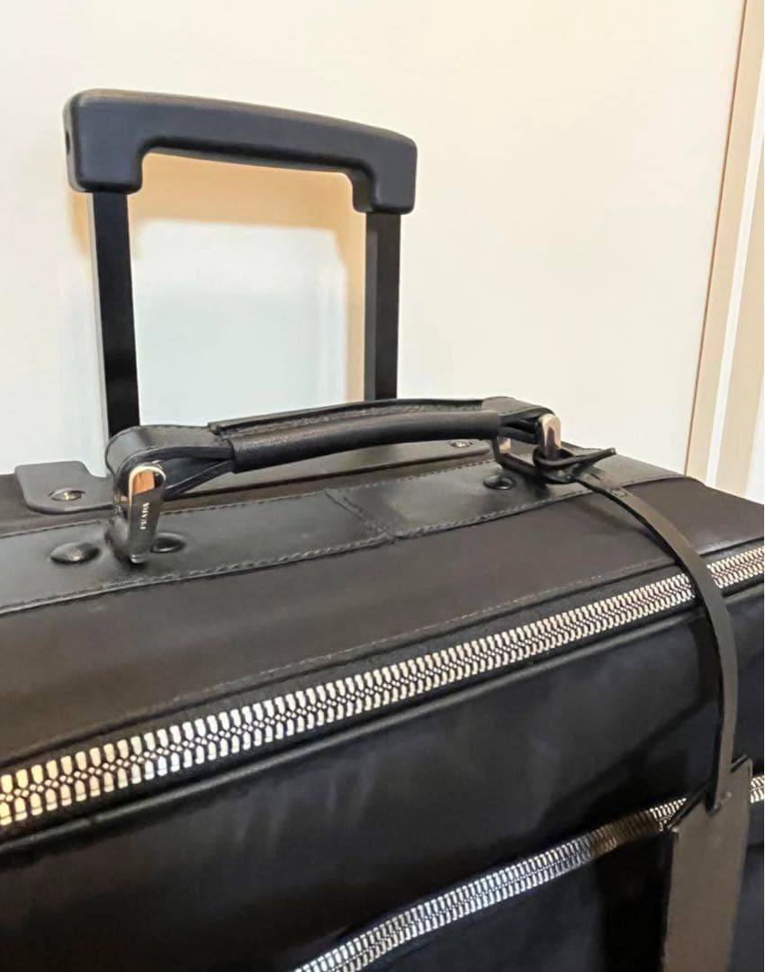 プラダ　キャリーケース