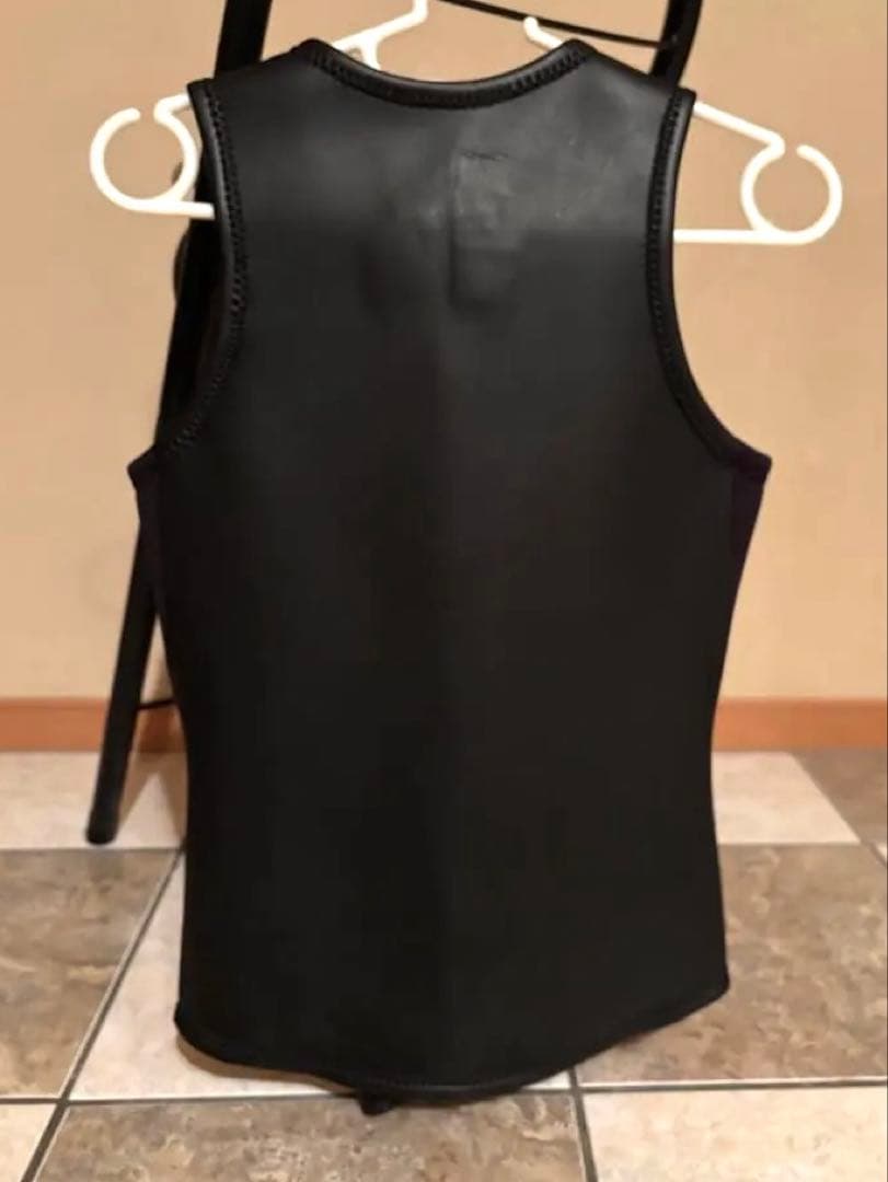 DEUS フロントジッパー ウェットスーツベスト 黒 DEUS 黒