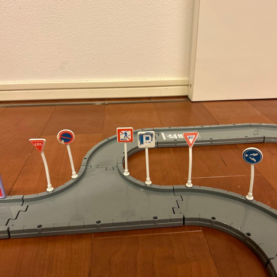 ミニカーとサーキットコースセット