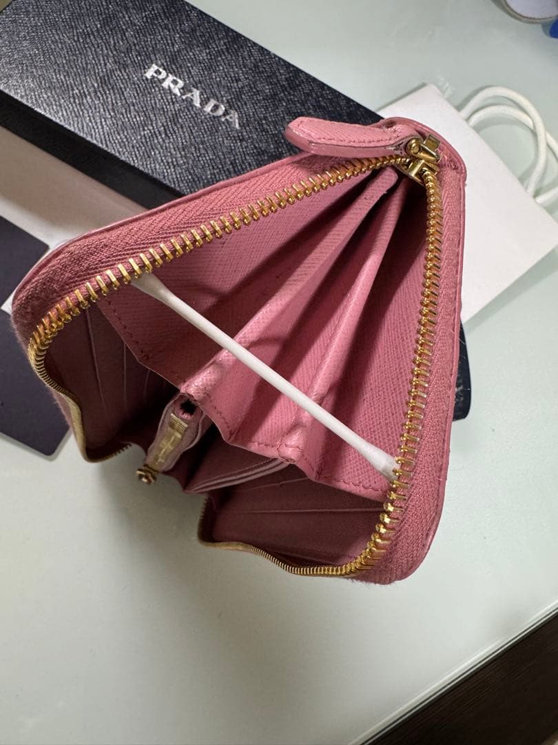 PRADA 長財布 サフィアーノレザー ラウンドファスナー レタリングロゴ