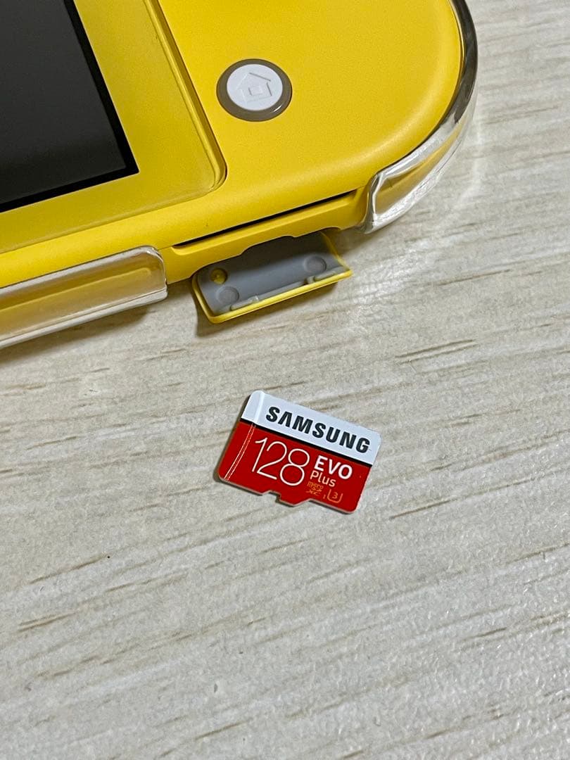 Nintendo Switch Light イエロー 本体+SDカード+ケース類