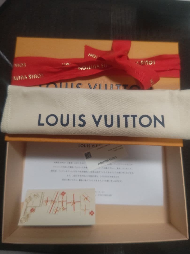 2024年末購入》ルイヴィトン マヒナ ジッピーウォレット長財布 M61867