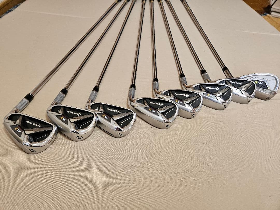 アイアンセット スチールシャフト 8本、キャディーバッグ