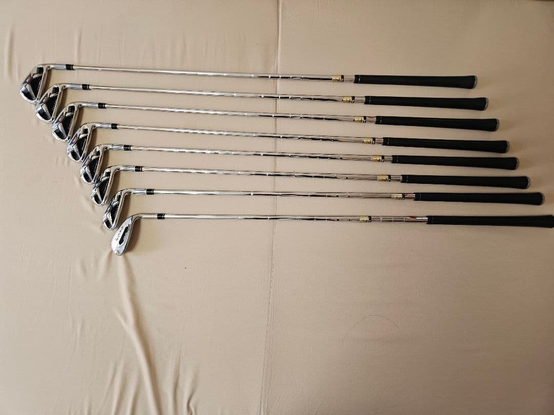 アイアンセット スチールシャフト 8本、キャディーバッグ