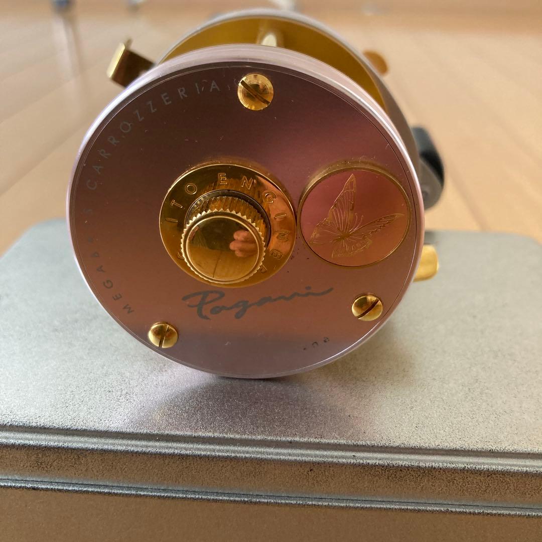 PAGAN ベイトリール ゴールド/ピンク 五十鈴工業 メガバス P300L