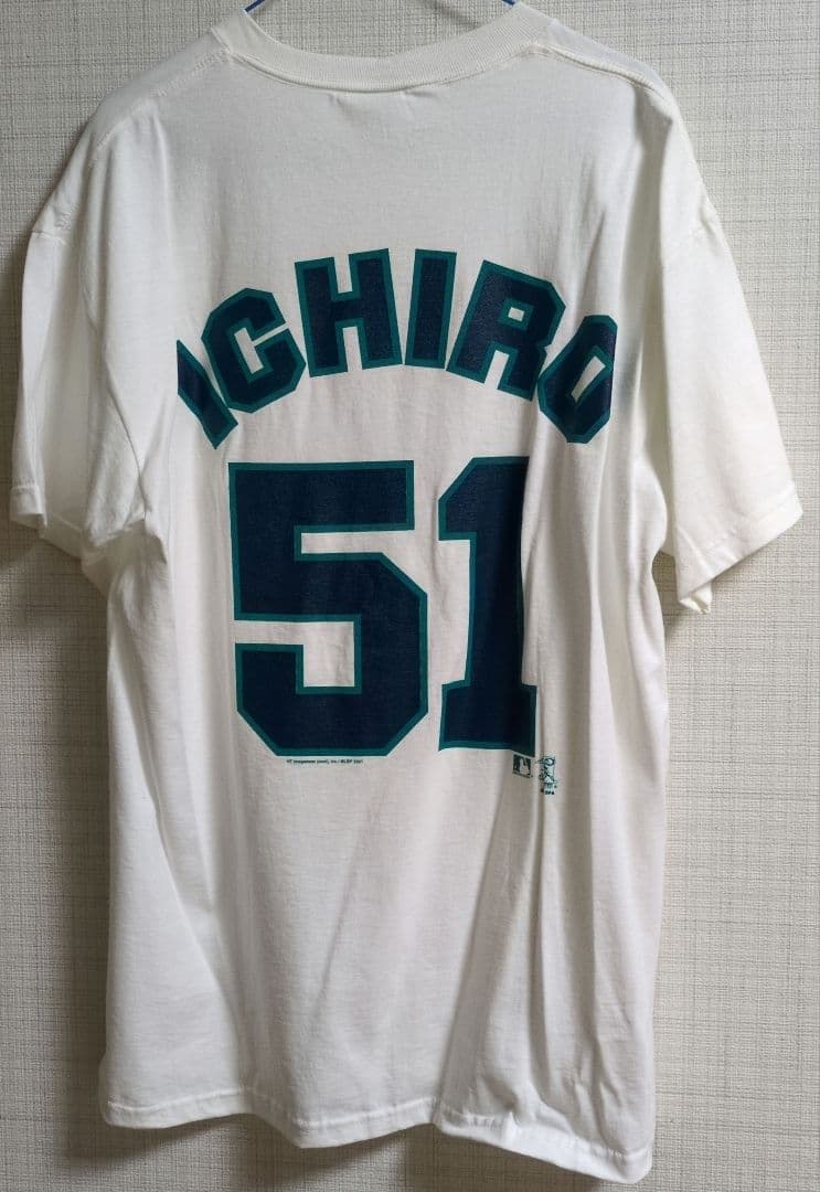 MARINERS ICHIRO 51 ホワイトユニフォームとTシャツ