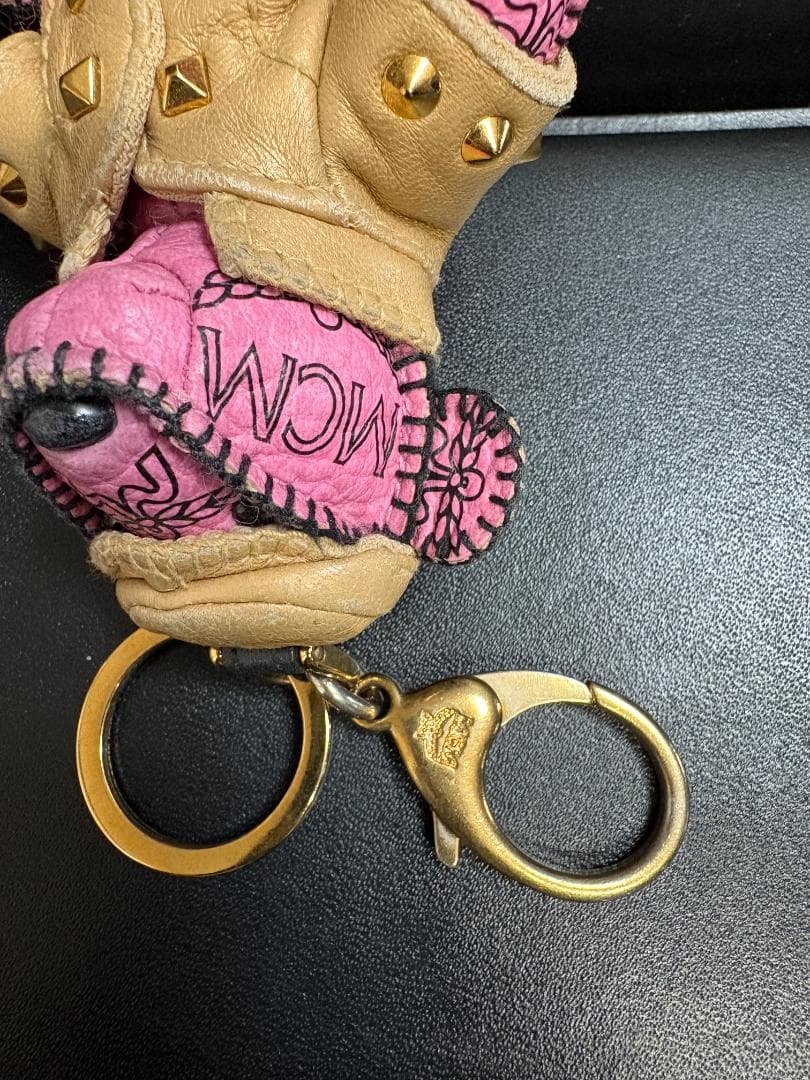 MCM クマ キーホルダー ベア チャーム ピンク スタッズ バッグチャーム