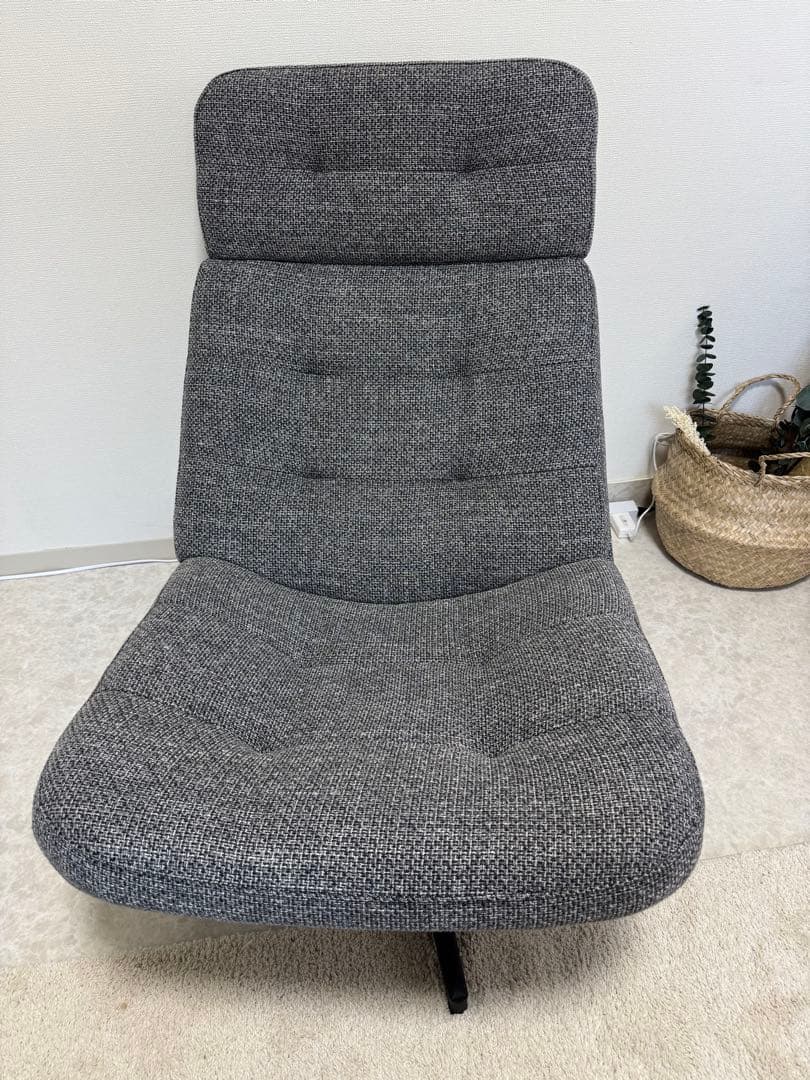 IKEA IKEAの回転イージーチェア「HAVBERG（ハーヴベリ）」とオットマン