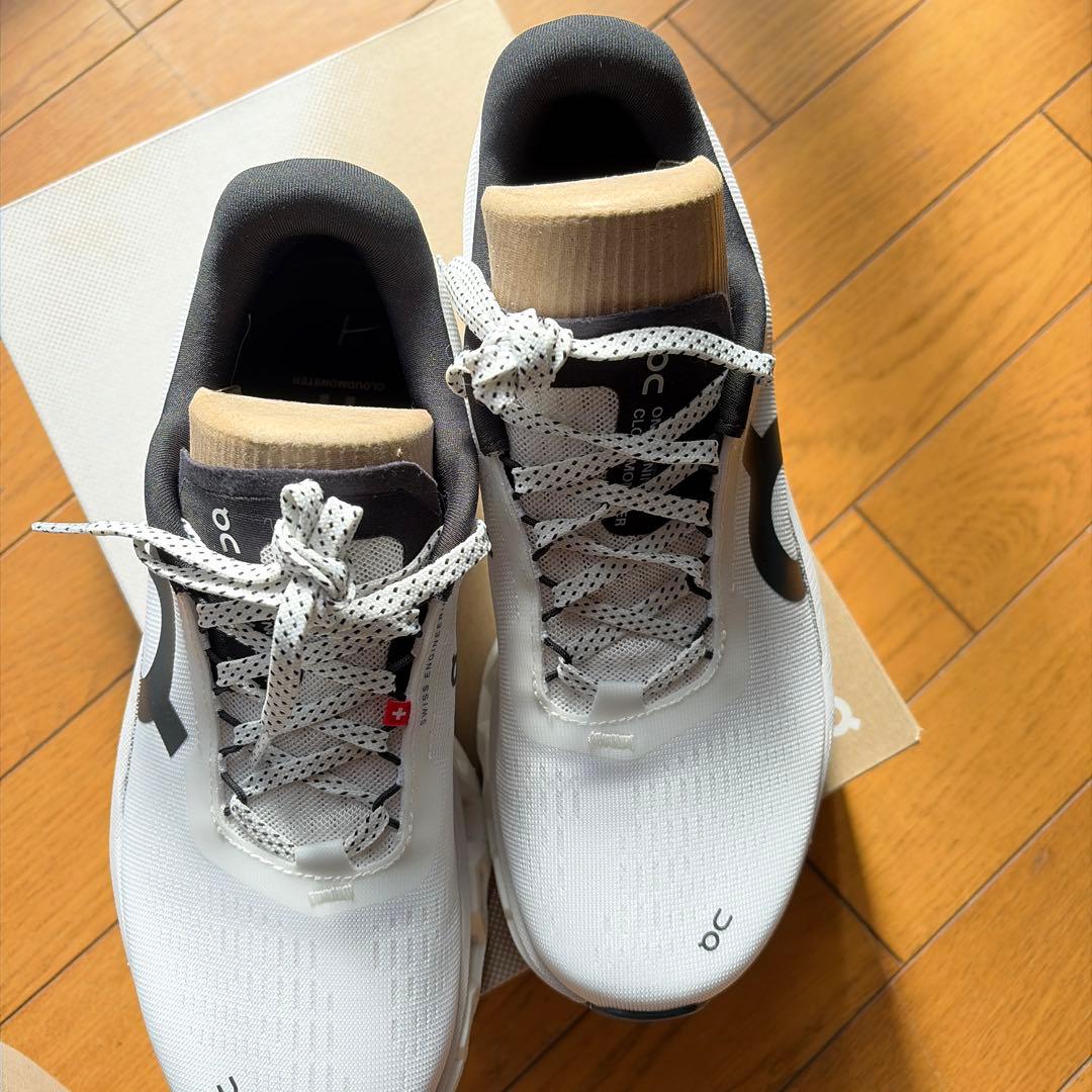 オン　　クラウドモンスター2 24.5センチ￼