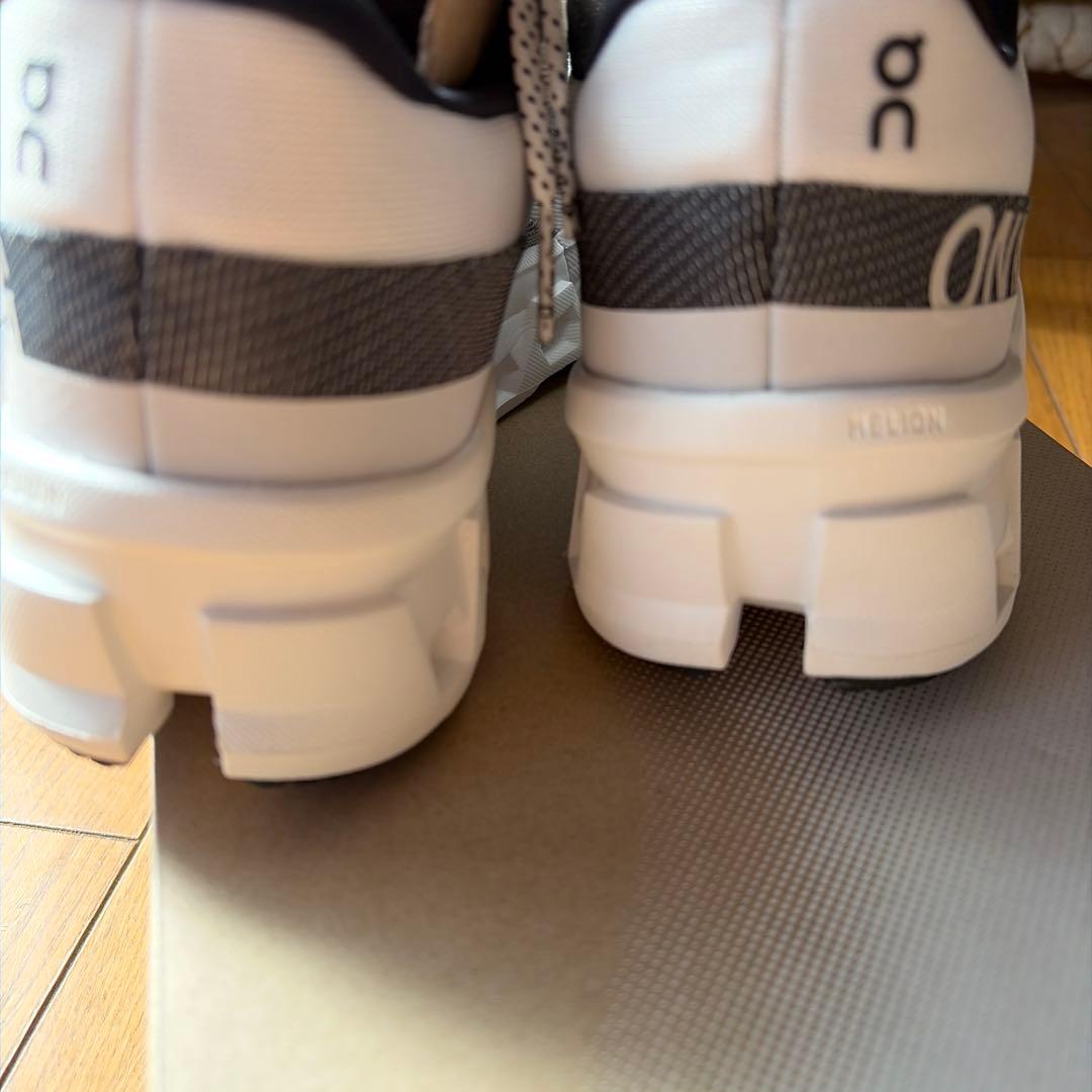 オン　　クラウドモンスター2 24.5センチ￼