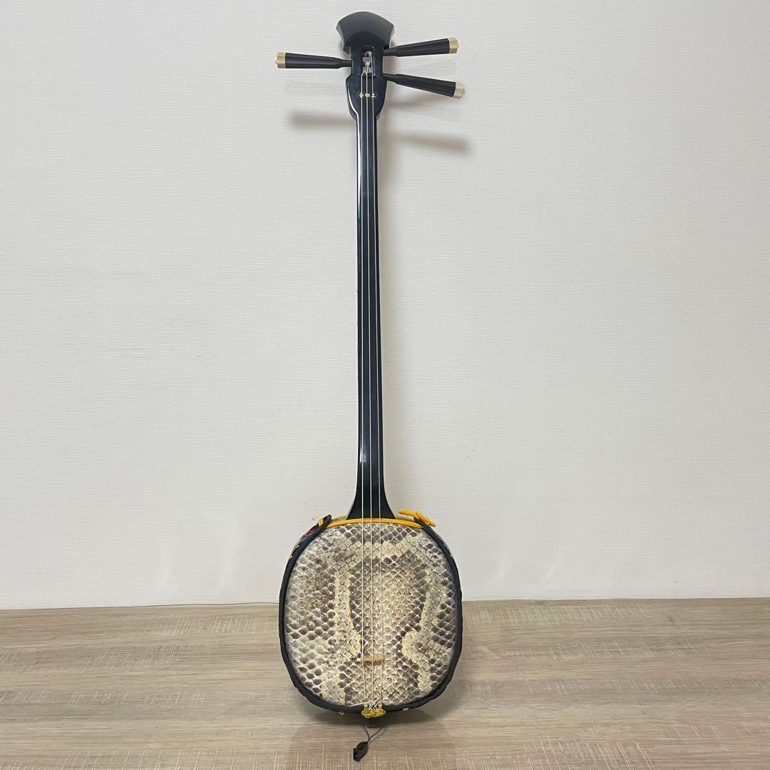 ★訳あり品★ 沖縄三線 蛇皮 三味線 龍柄 胴巻き 和楽器 ハードケース付 入門
