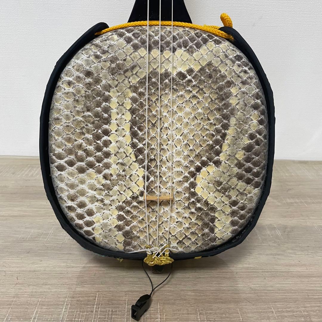 ★訳あり品★ 沖縄三線 蛇皮 三味線 龍柄 胴巻き 和楽器 ハードケース付 入門