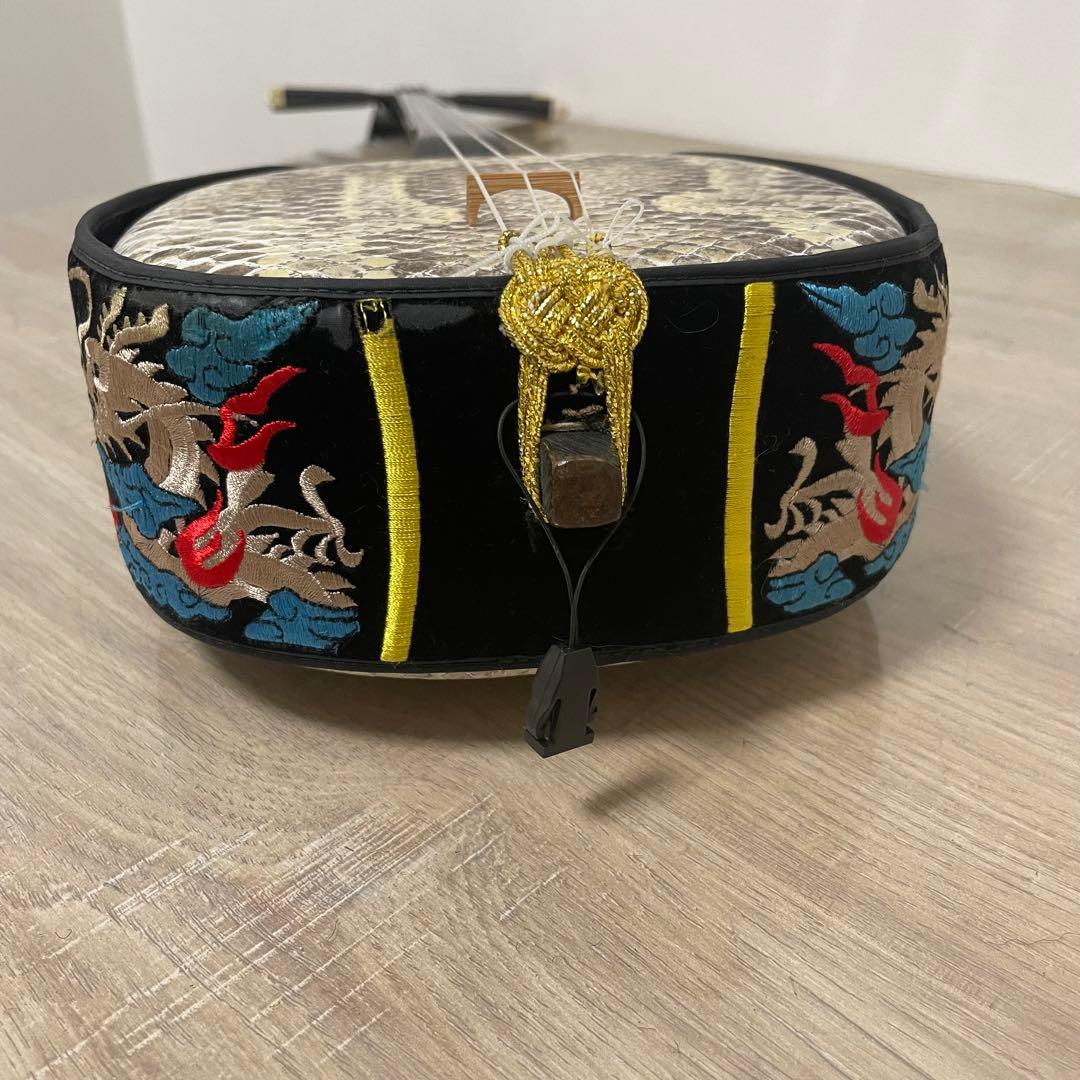 ★訳あり品★ 沖縄三線 蛇皮 三味線 龍柄 胴巻き 和楽器 ハードケース付 入門