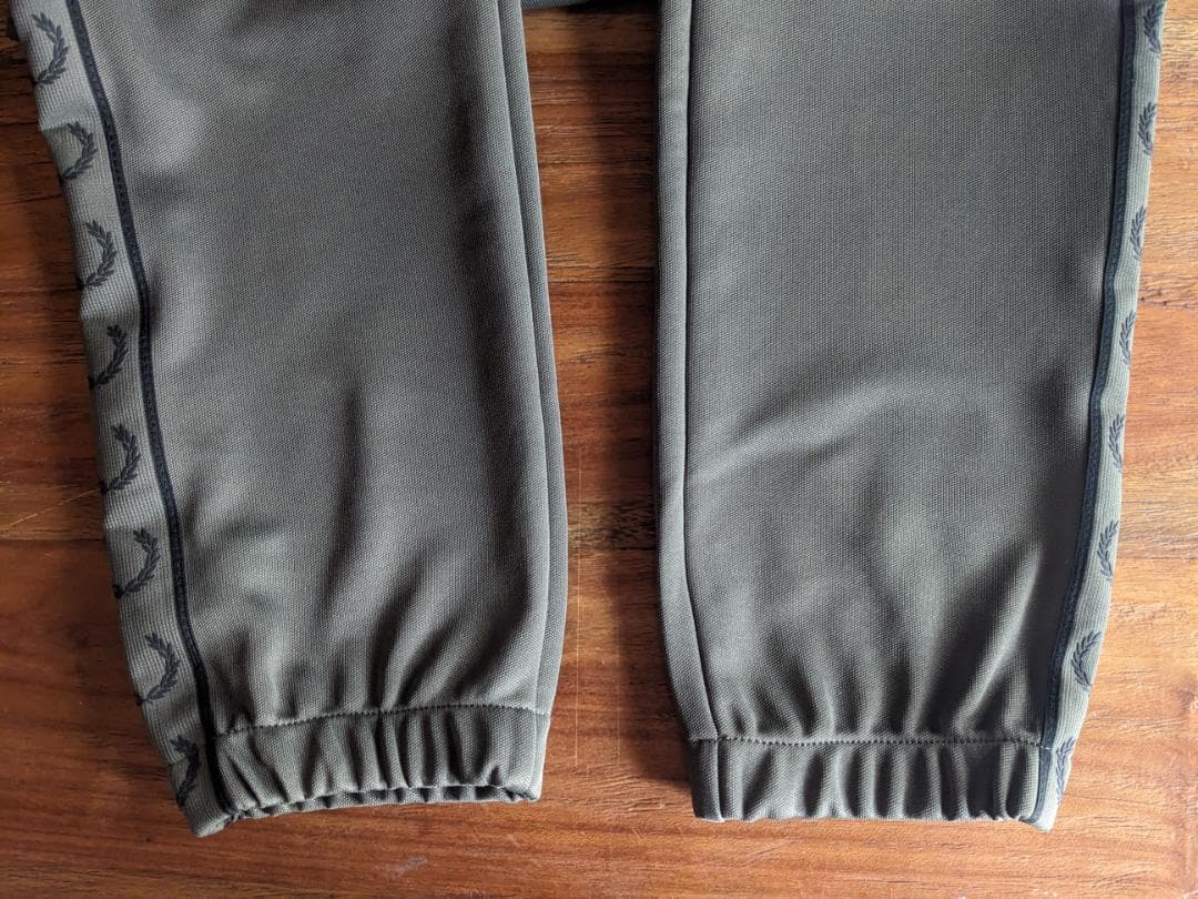 未使用美品　FRED PERRY フレッドペリー　トラックパンツ　ジャージ